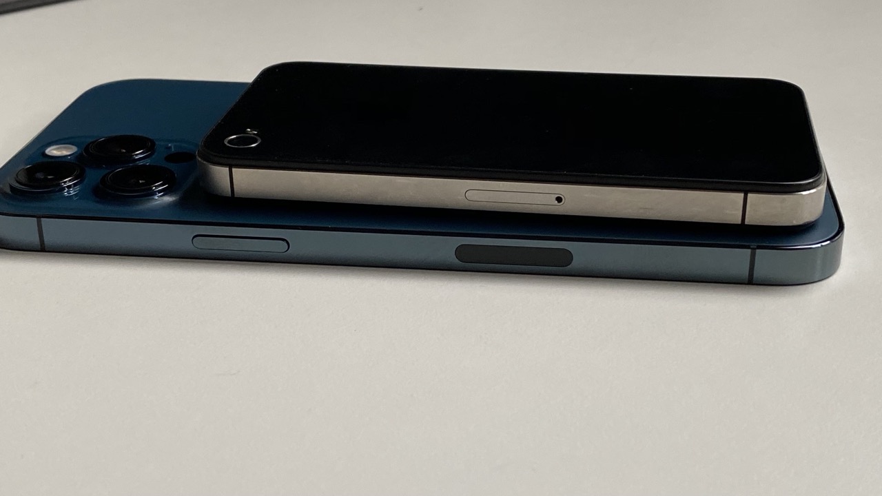 Picture of the iPhone 12 and the iPhone 4s showing both have the same shape